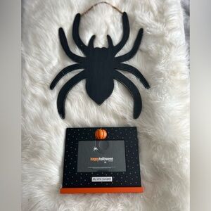 Halloween picture frame and spider decoration
